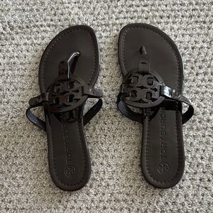 Tory Burch Brown Patent Miller Logo Thong Sandals | size 8